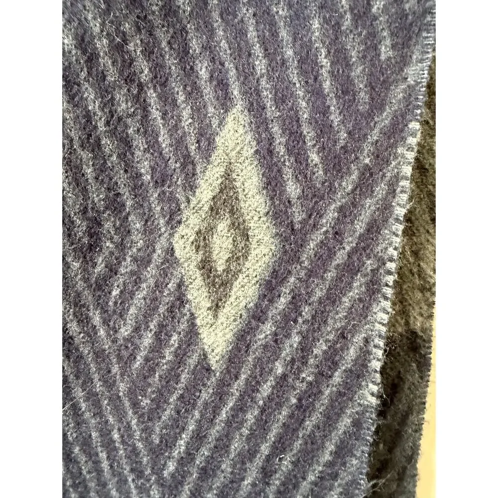 Perry Ellis Cashmere Feel Gray Diamond Pattern Scarf Fringe 66 x 12 Cozy Preppy